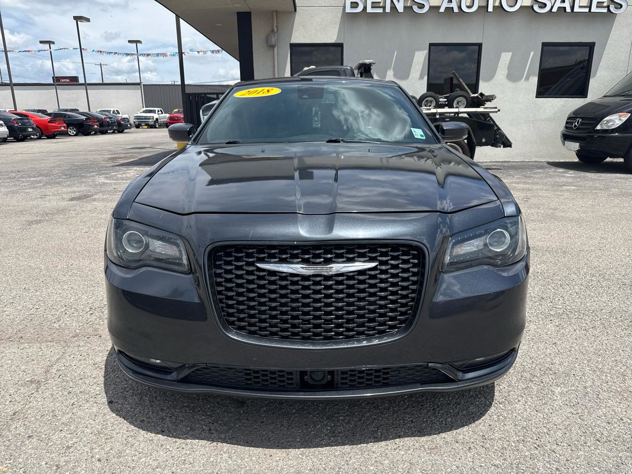 Used 2018 Chrysler 300 S w/ 300S Premium Group RWD image 3