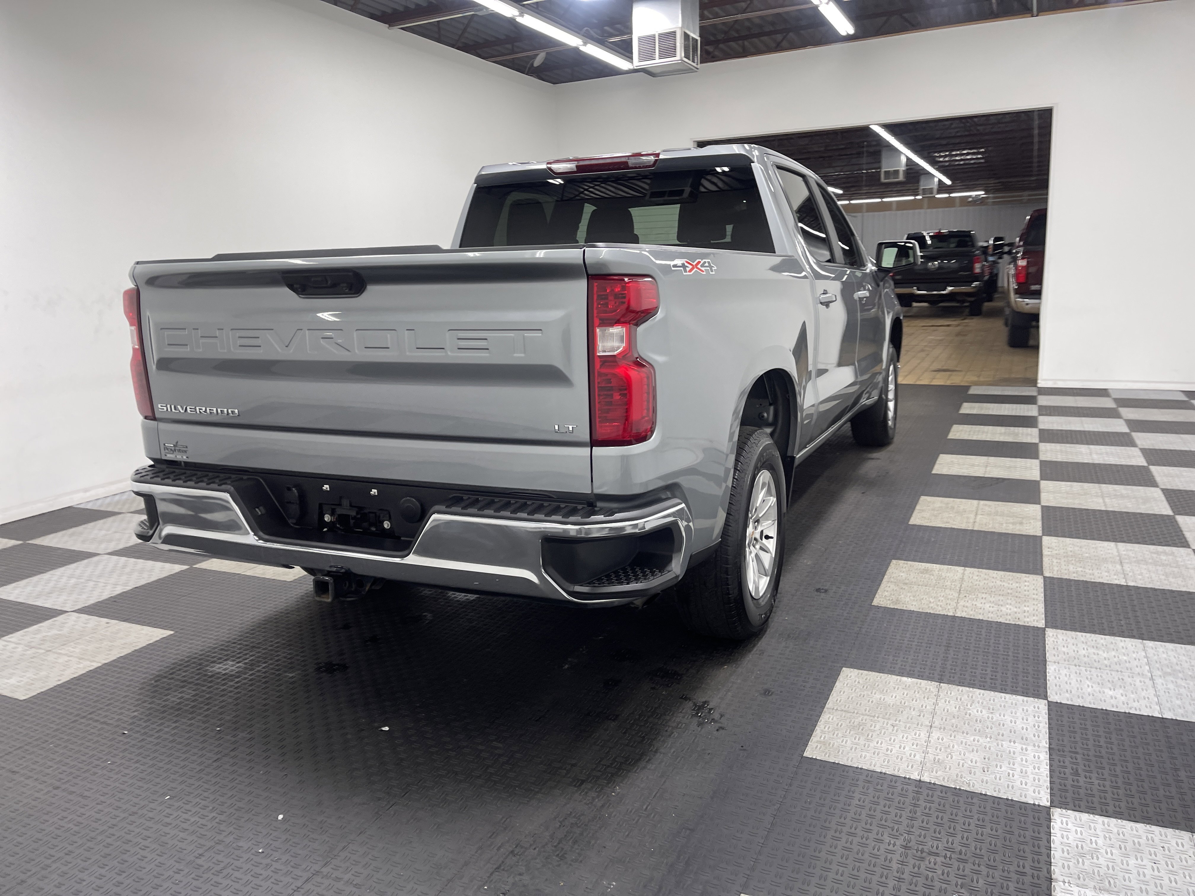 Used 2025 Chevrolet Silverado 1500 LT image 5