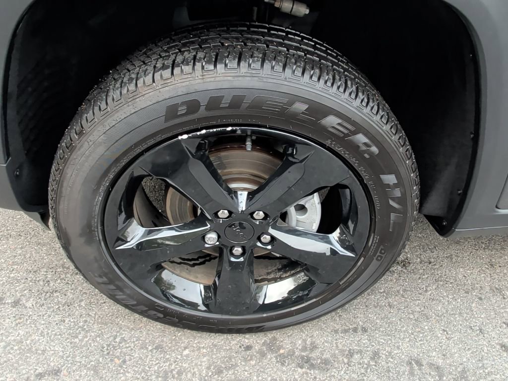 Used 2025 Jeep Grand Cherokee Altitude image 9