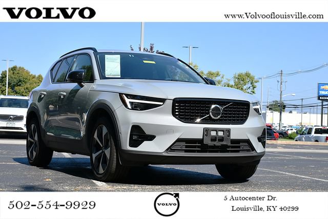 Certified 2026 Volvo XC40 B5 Plus AWD/4WD image 1