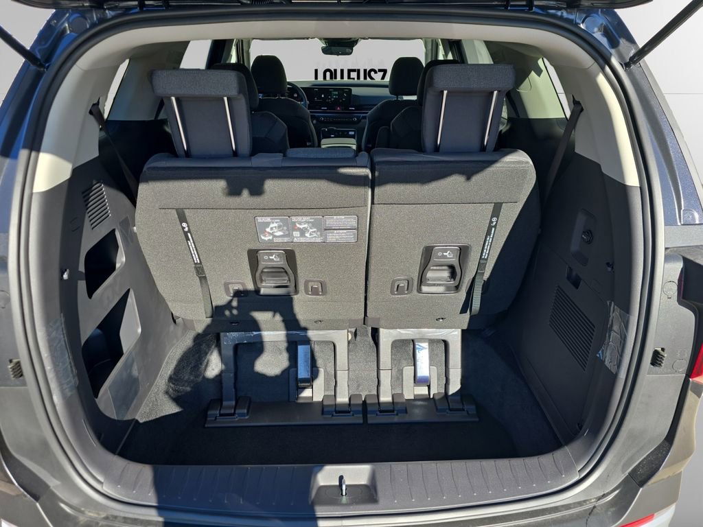 New 2026 Kia Carnival LX image 19