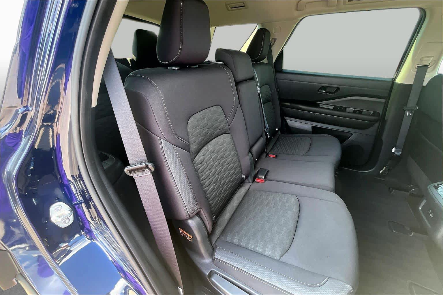 Used 2024 Nissan Pathfinder SV FWD image 20