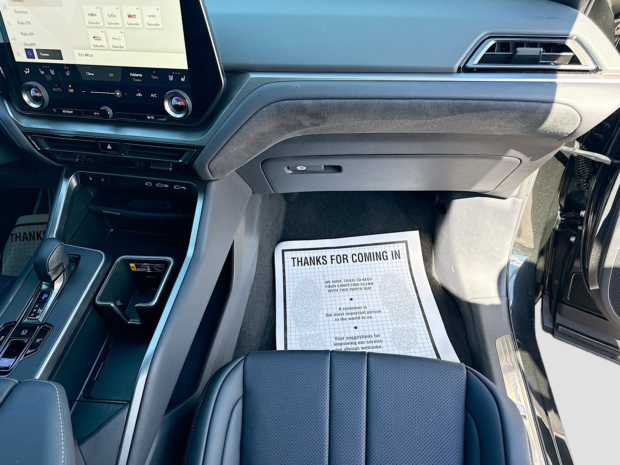 Used 2025 Lexus TX 500h AWD w/ Technology Package image 19