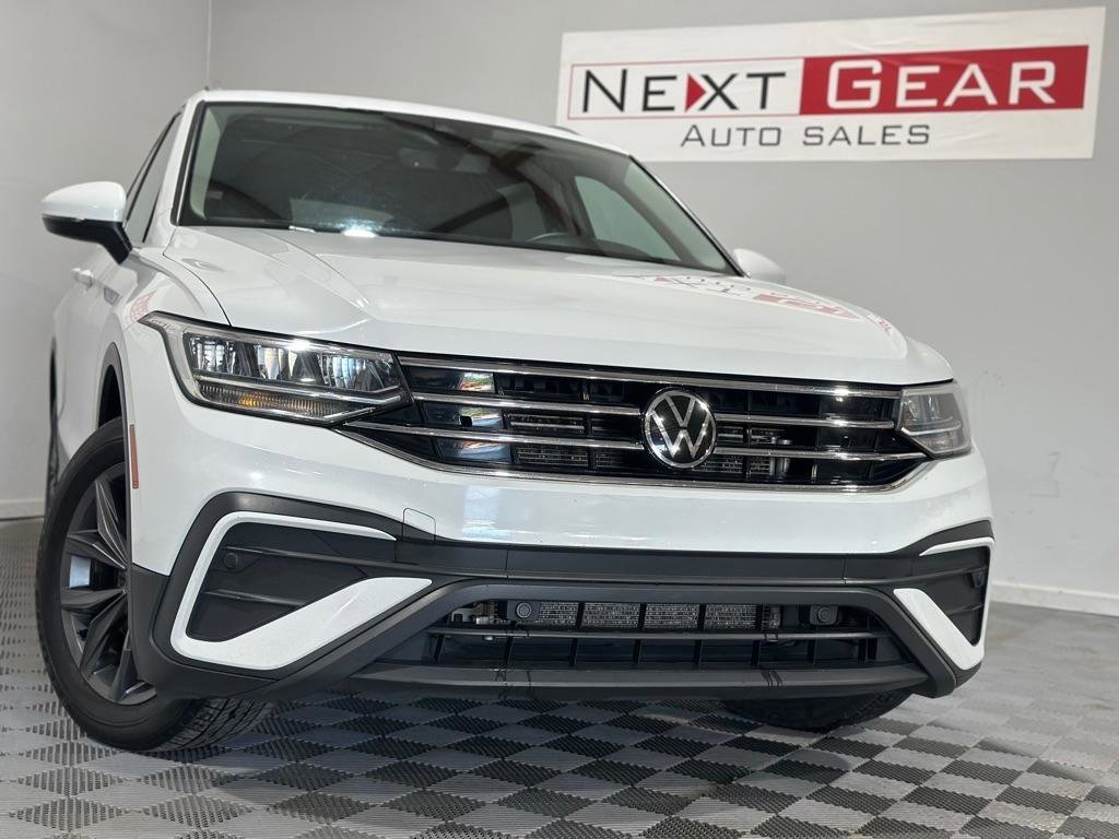 Used 2022 Volkswagen Tiguan SE image 3