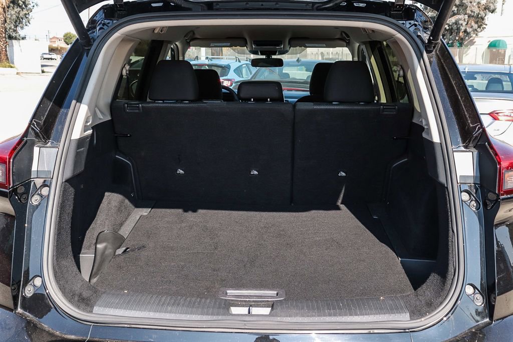 Used 2024 Nissan Rogue SV image 29