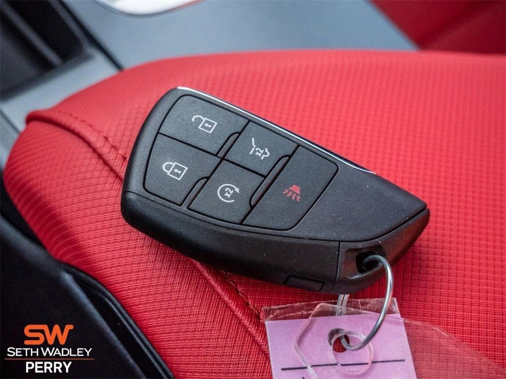 New 2025 Chevrolet Equinox EV RS w/ LPO, Illumination Package image 34