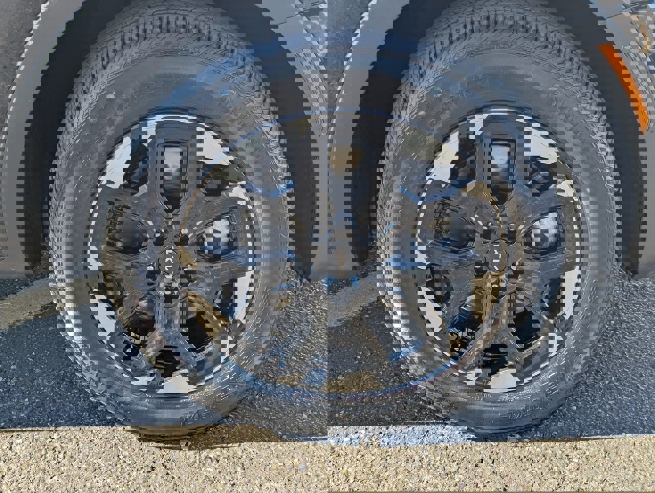 Used 2024 Kia Sorento S image 10