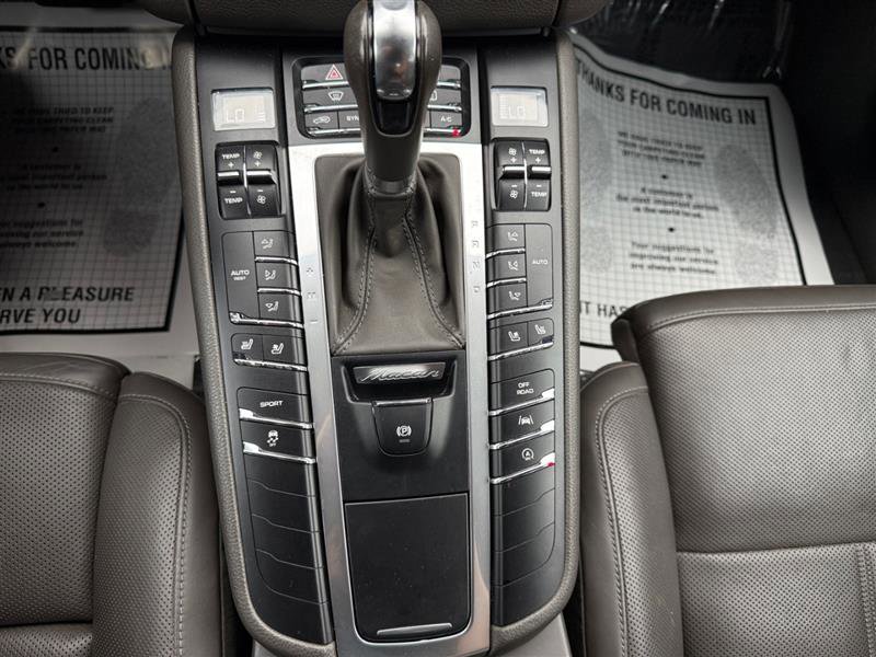 Used 2018 Porsche Macan AWD image 23