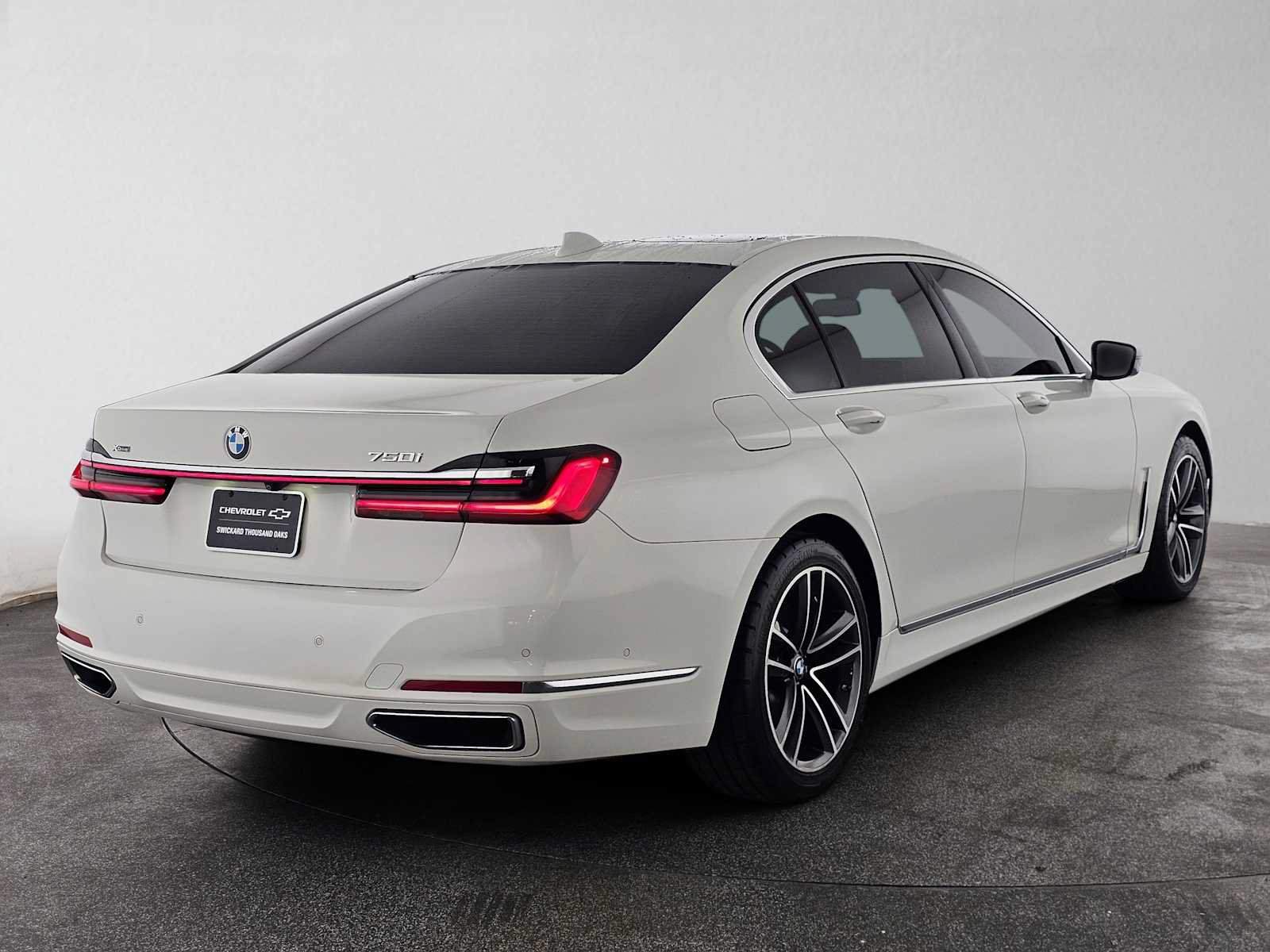Used 2022 BMW 750i xDrive AWD/4WD image 3