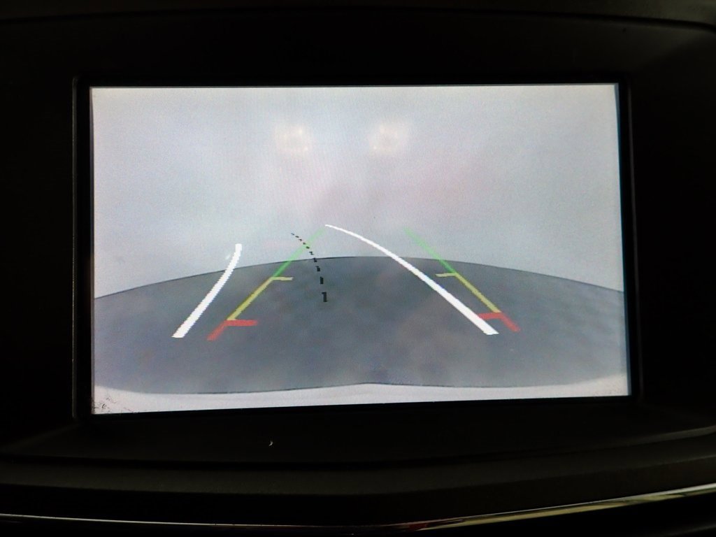 Used 2019 Lincoln MKT AWD image 3