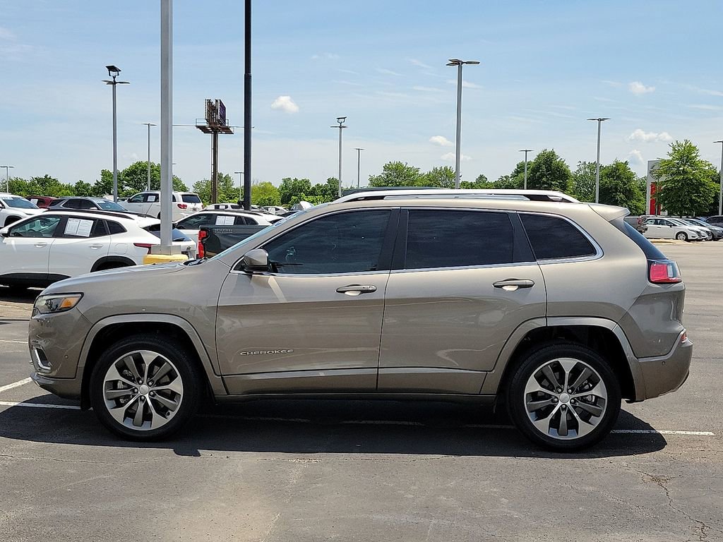 Used 2019 Jeep Cherokee Overland w/ Technology Group AWD/4WD image 3