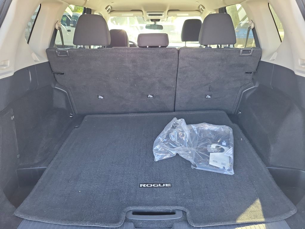 Used 2024 Nissan Rogue SV image 10