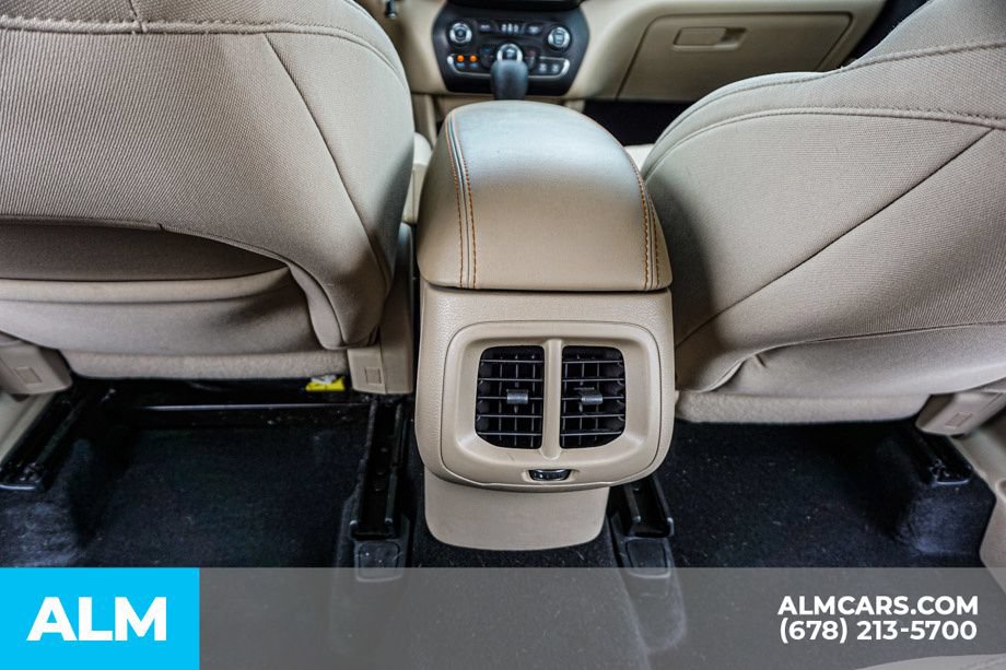 Used 2021 Jeep Cherokee Latitude AWD/4WD image 30