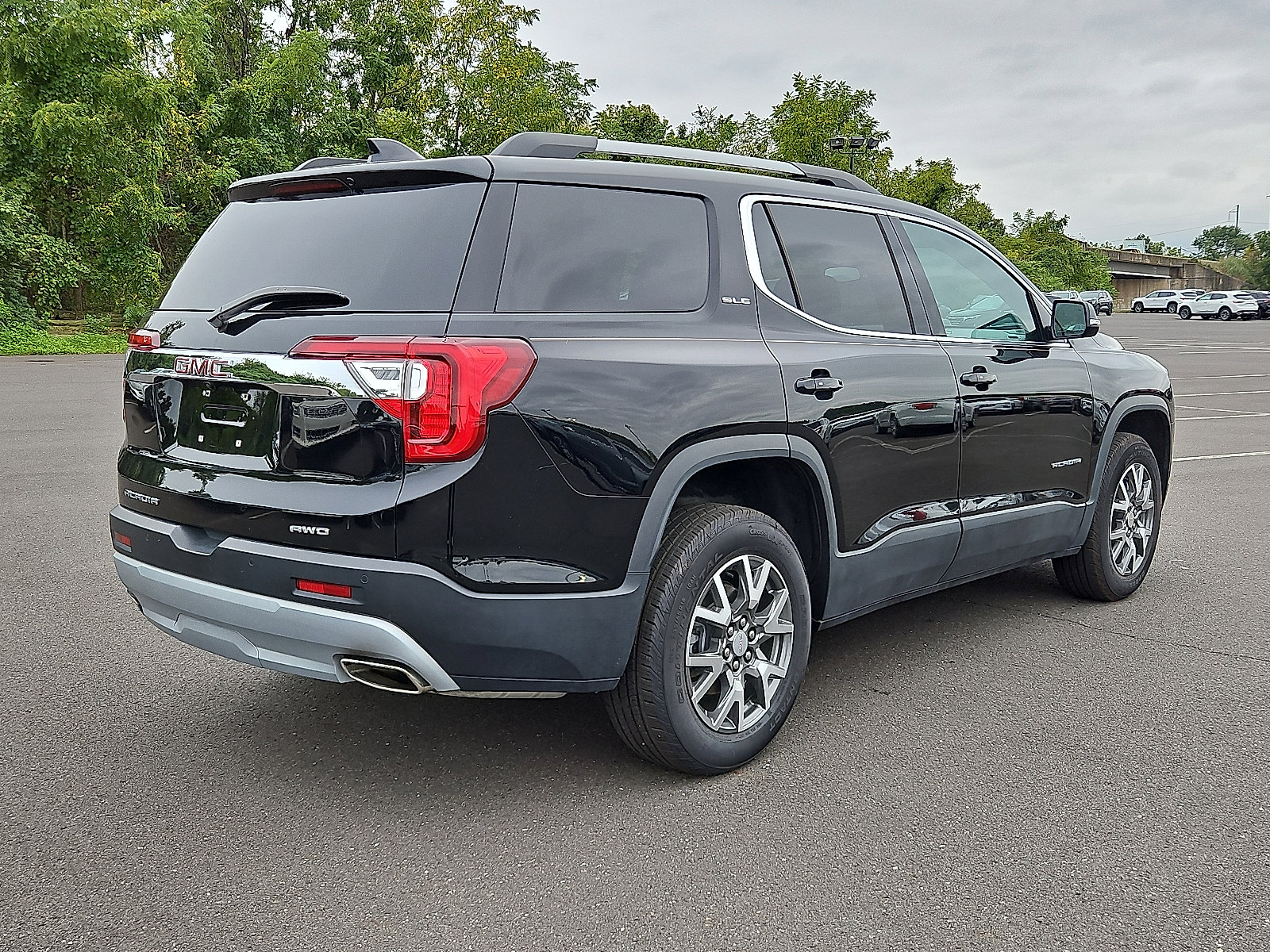 Certified 2022 GMC Acadia SLE w/ Driver Convenience Package image 6