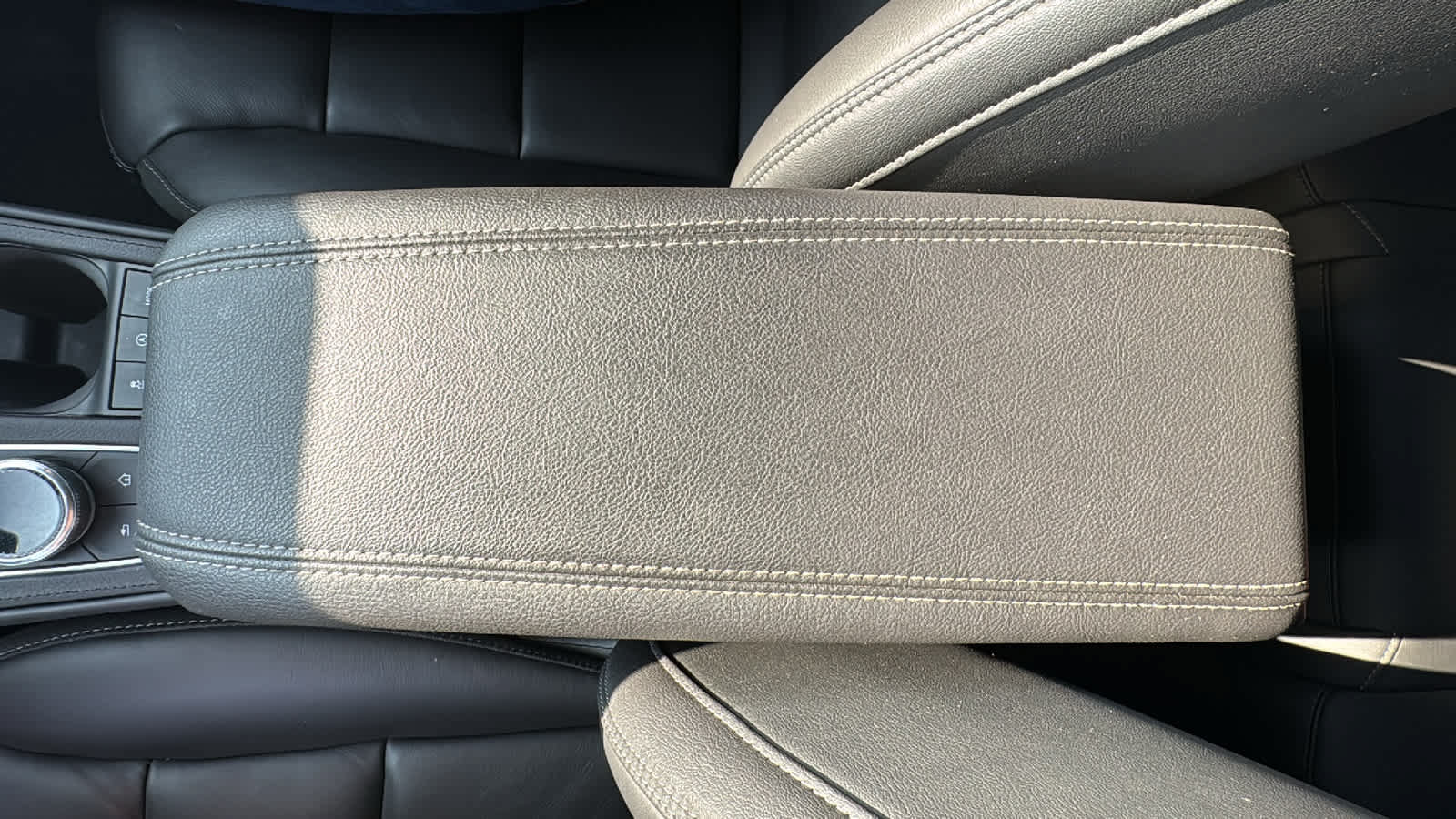 Certified 2025 Cadillac XT4 Premium Luxury AWD/4WD image 22