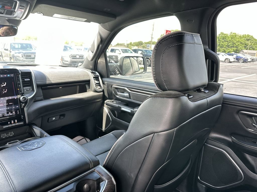 Used 2025 RAM 1500 Laramie w/ Sport Appearance Package AWD/4WD image 11