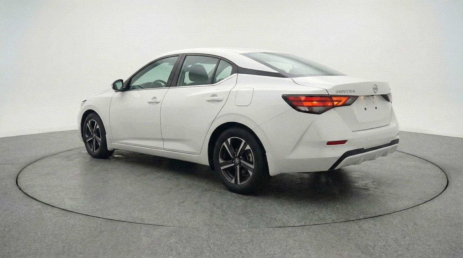 Used 2025 Nissan Sentra SV image 6