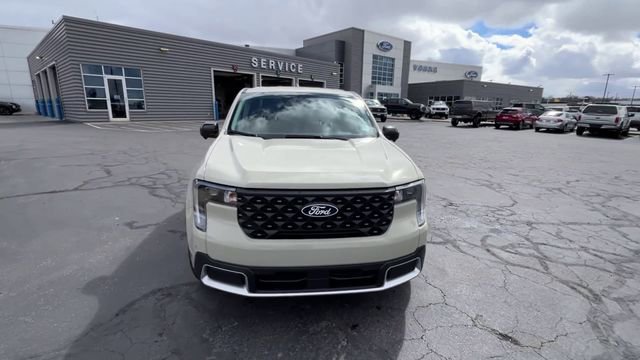 Used 2025 Ford Maverick Lariat AWD/4WD image 2