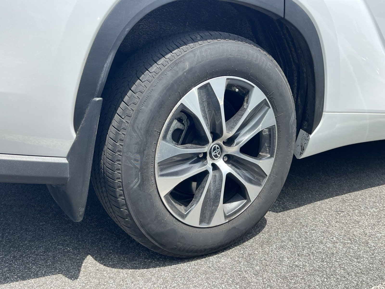 Used 2023 Toyota Highlander XLE FWD image 10