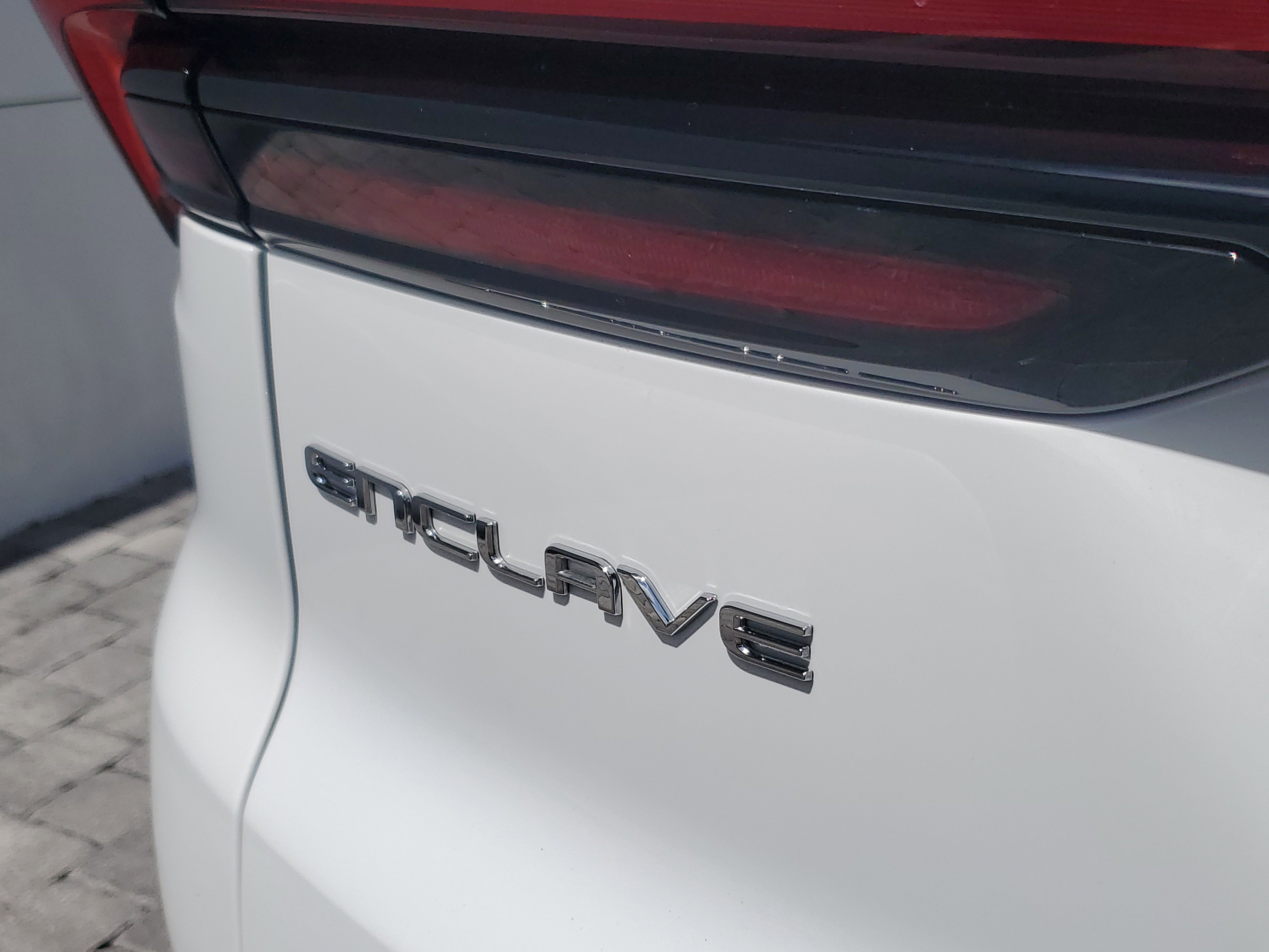 Used 2025 Buick Enclave Sport Touring image 9