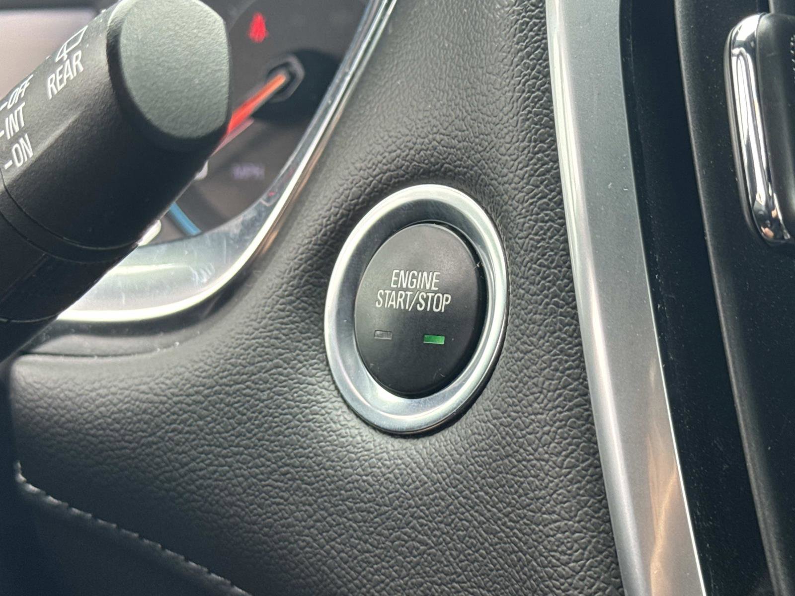 Used 2023 Chevrolet Traverse LT FWD image 19