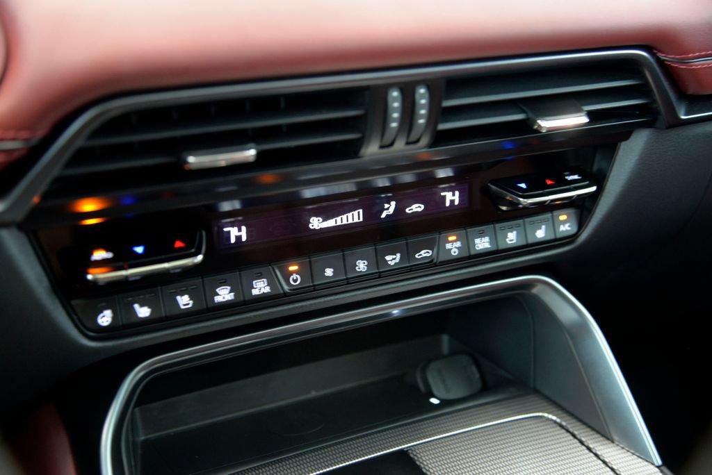 Certified 2025 MAZDA CX-70 Plug-In Hybrid w/ Premium Plus AWD/4WD image 24