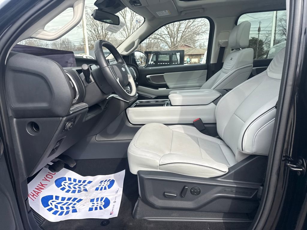 Used 2025 Ford Expedition Platinum w/ Platinum Ultimate Package image 30
