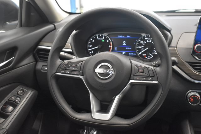 Used 2025 Nissan Altima 2.5 SV FWD image 24