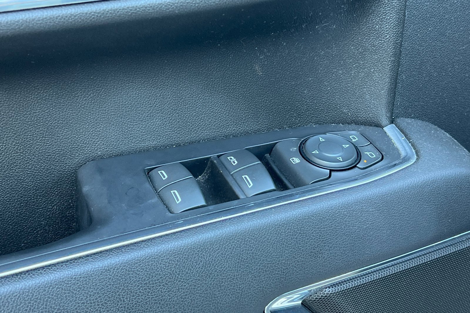 Used 2023 GMC Sierra 1500 Elevation image 12