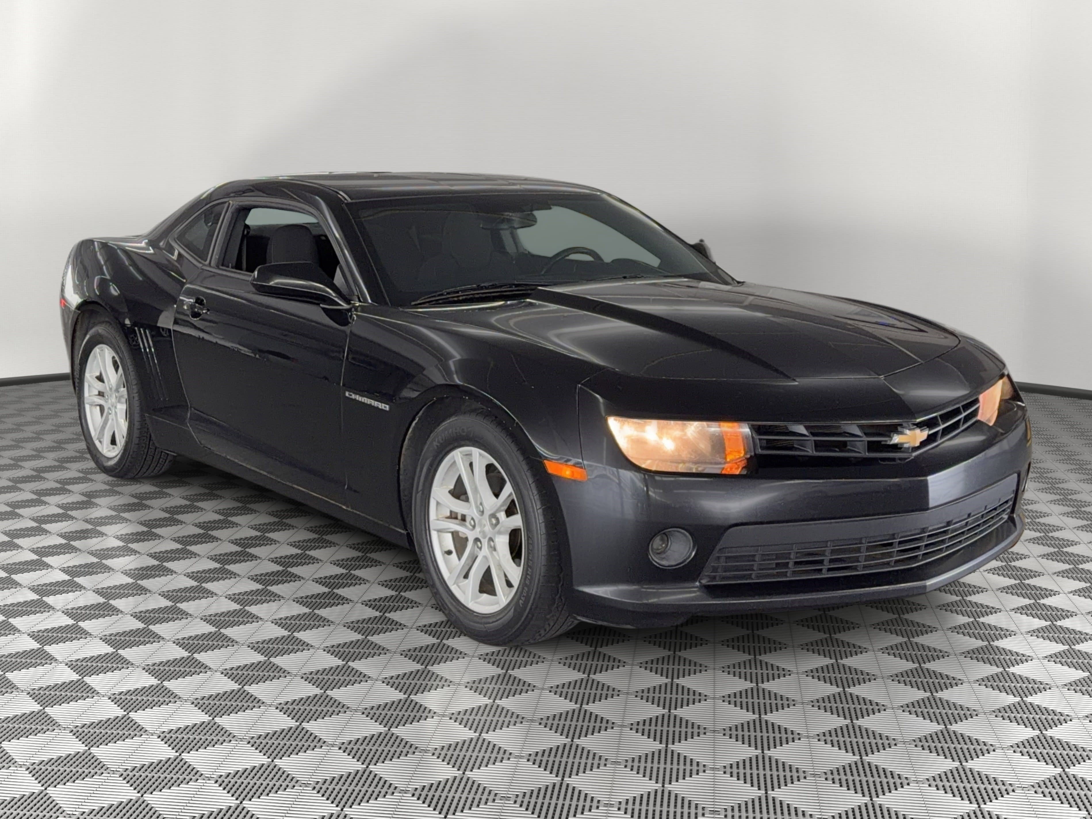 Used 2015 Chevrolet Camaro LT RWD image 7