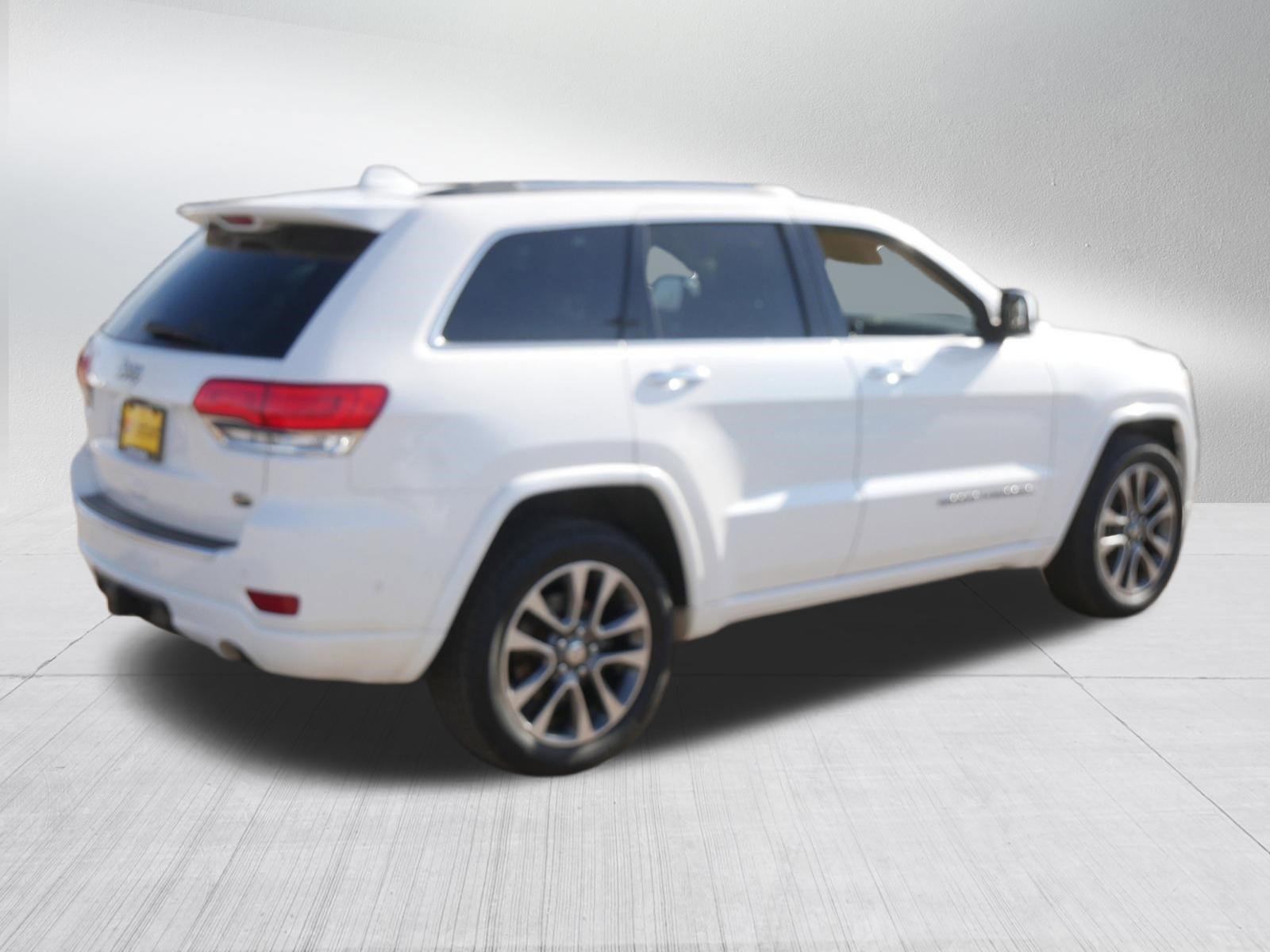 Used 2018 Jeep Grand Cherokee Overland AWD/4WD image 7