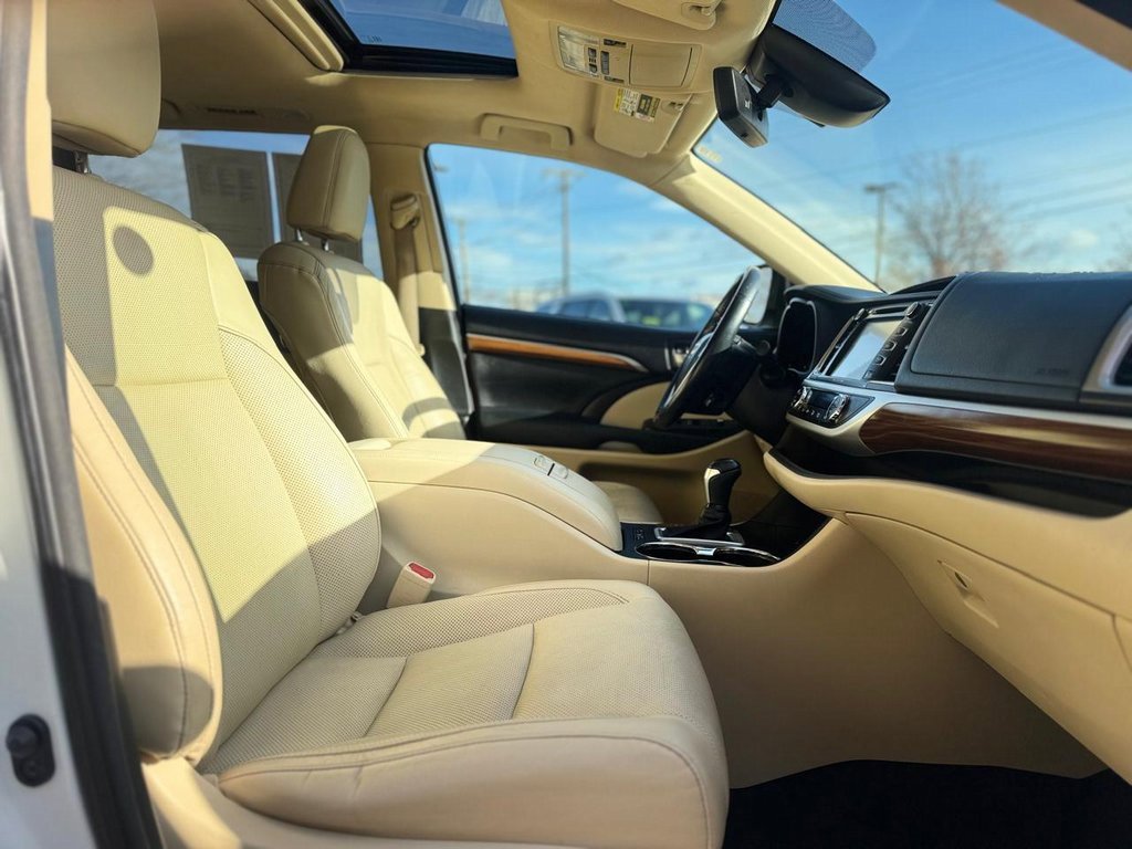Used 2018 Toyota Highlander Limited image 23