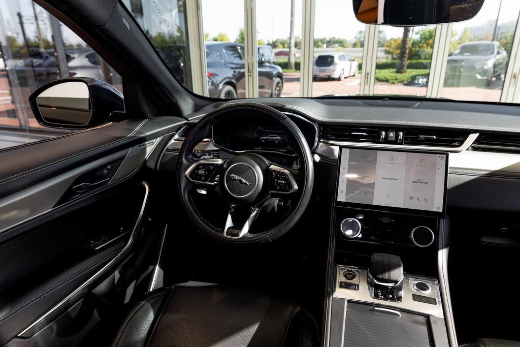 Used 2025 Jaguar F-PACE R-Dynamic S image 35
