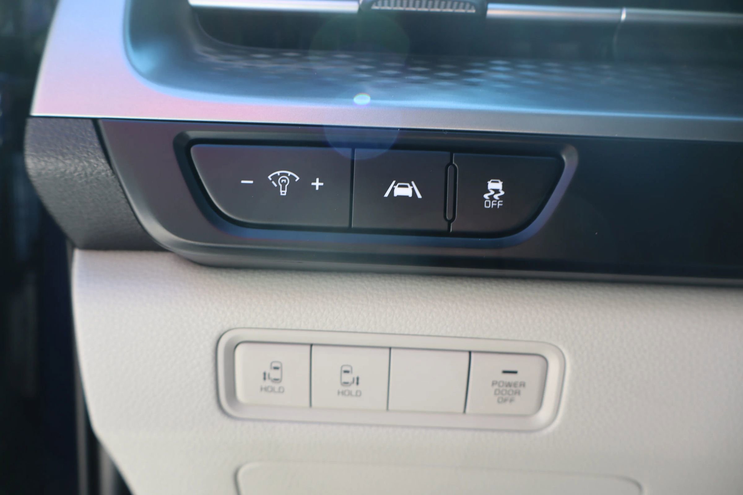 Used 2024 Kia Carnival LX image 18