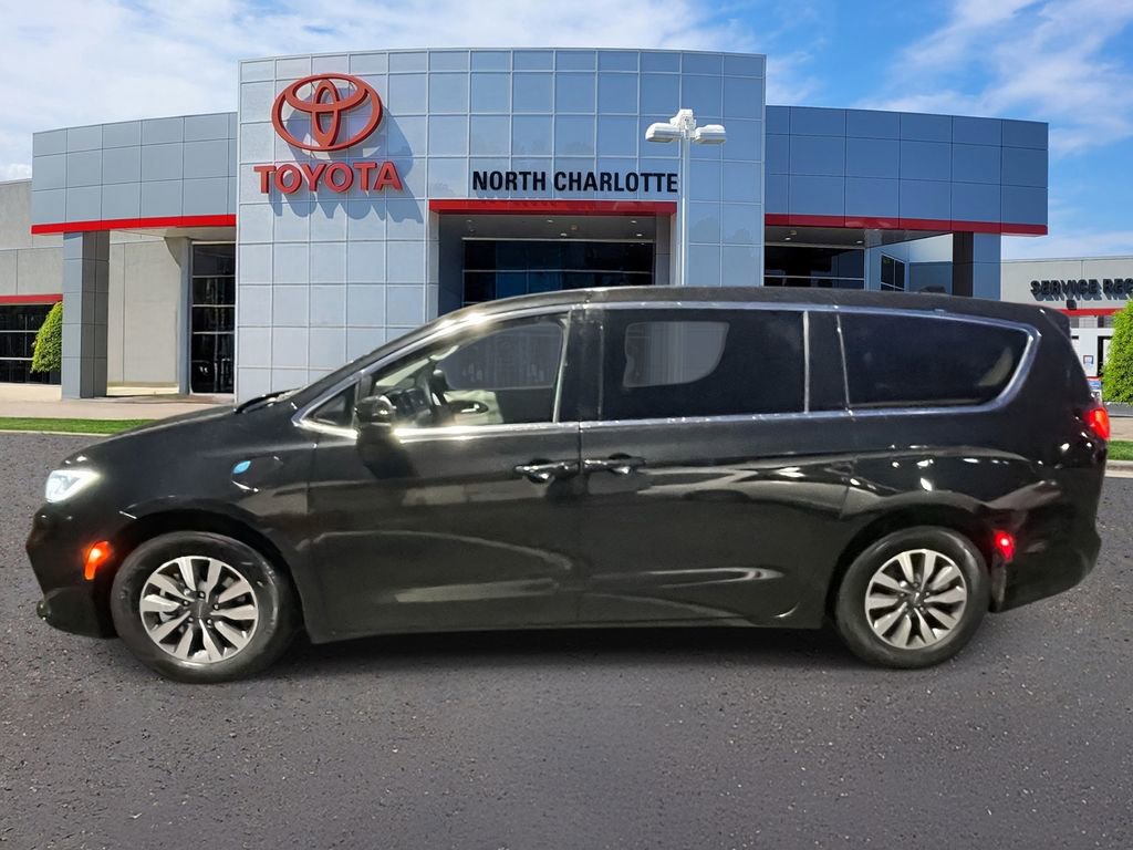 Used 2023 Chrysler Pacifica Touring-L image 6