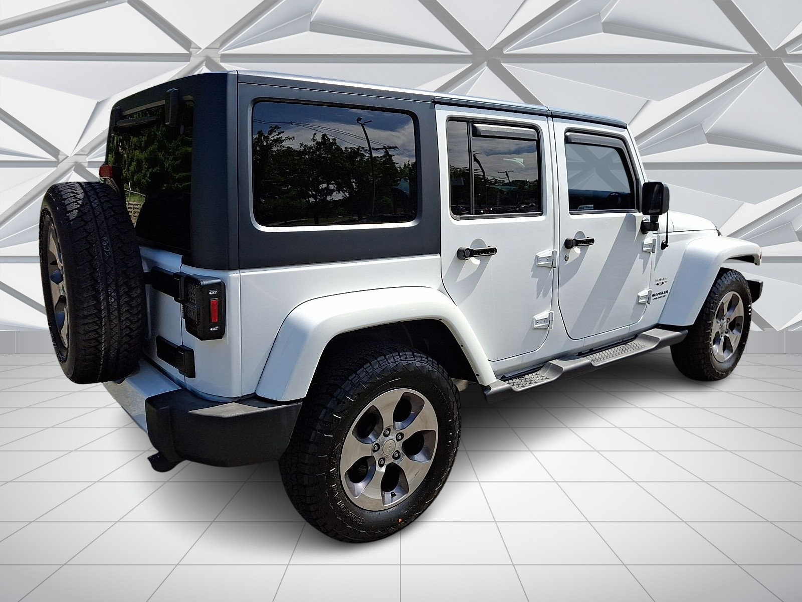 Used 2016 Jeep Wrangler Unlimited Sahara w/ Connectivity Group AWD/4WD image 11