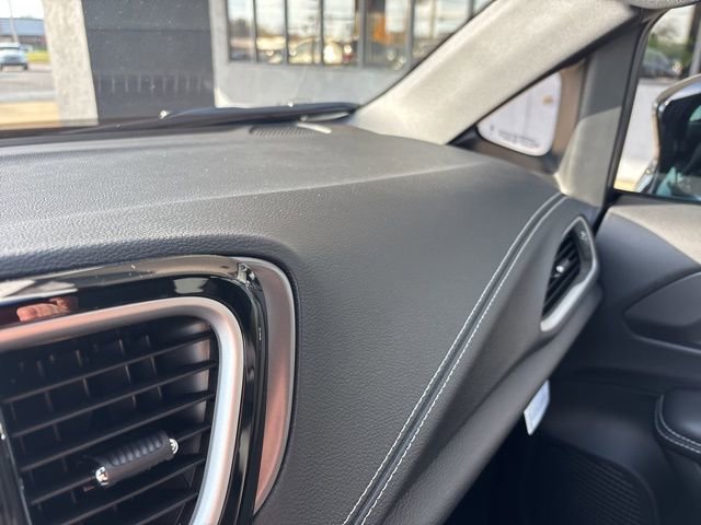 New 2026 Chrysler Pacifica Select w/ S Appearance Package image 27