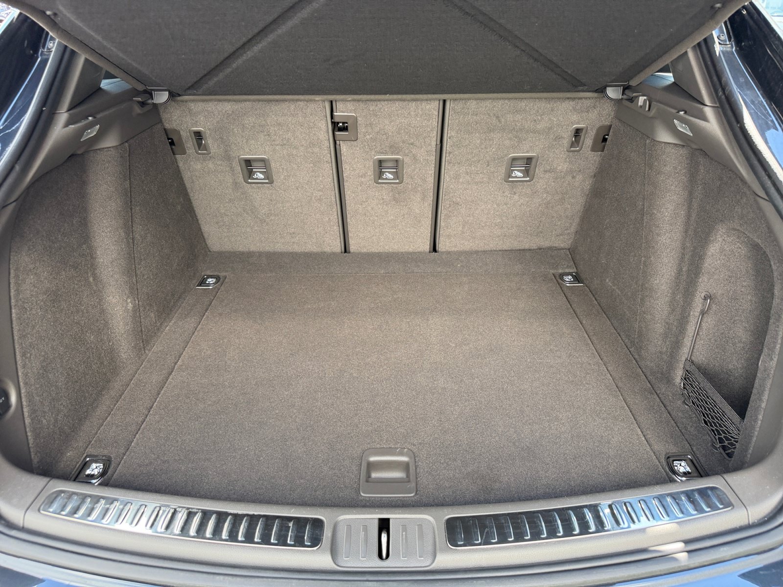 Used 2023 Porsche Macan AWD/4WD image 30