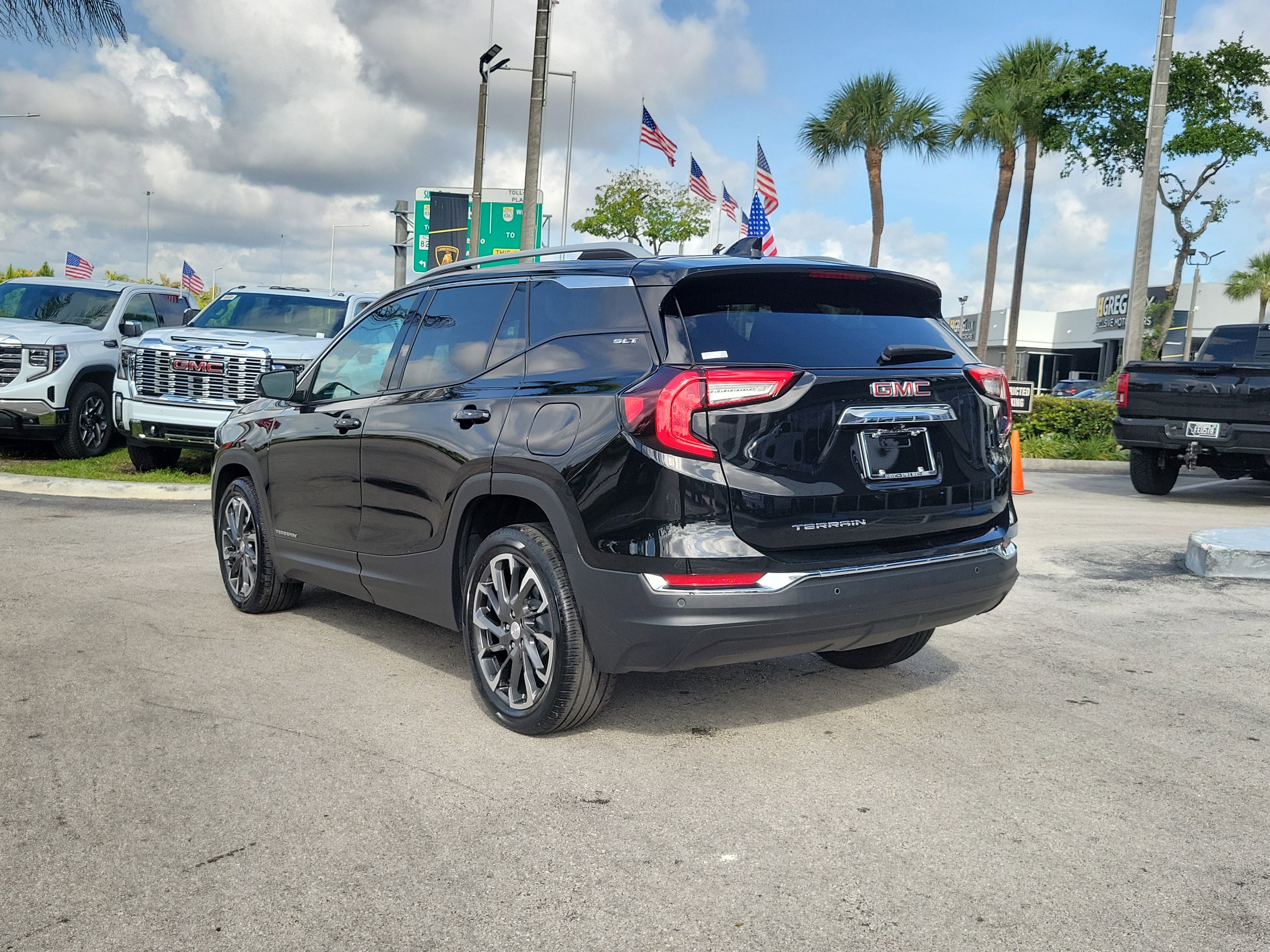 Used 2024 GMC Terrain SLT FWD image 7
