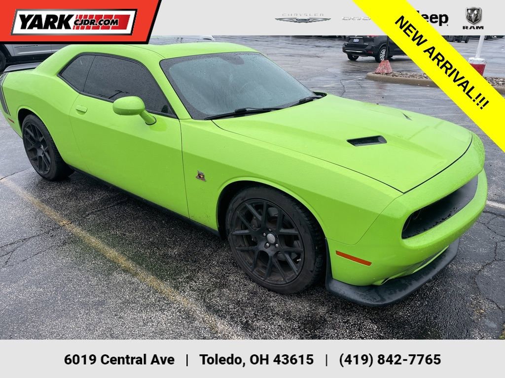 Used 2015 Dodge Challenger R/T Scat Pack w/ Scat Pack Appearance Package RWD image 1