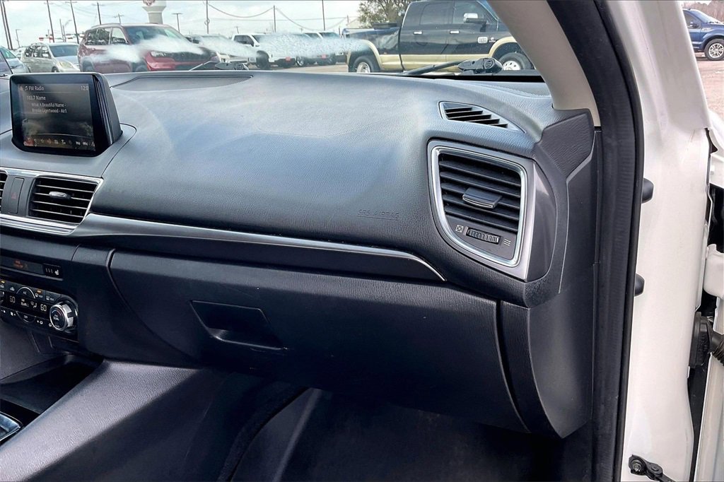 Used 2017 MAZDA MAZDA3 Grand Touring image 23