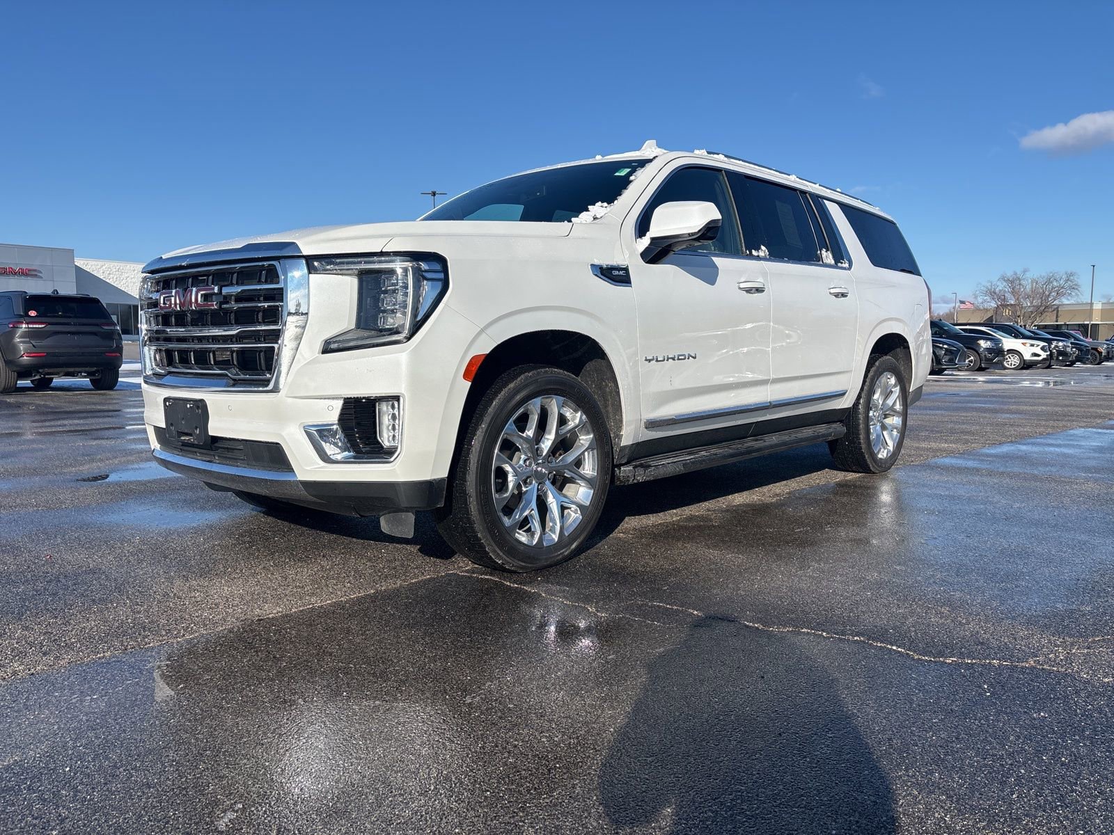 Used 2021 GMC Yukon XL SLT w/ SLT Premium Package image 2