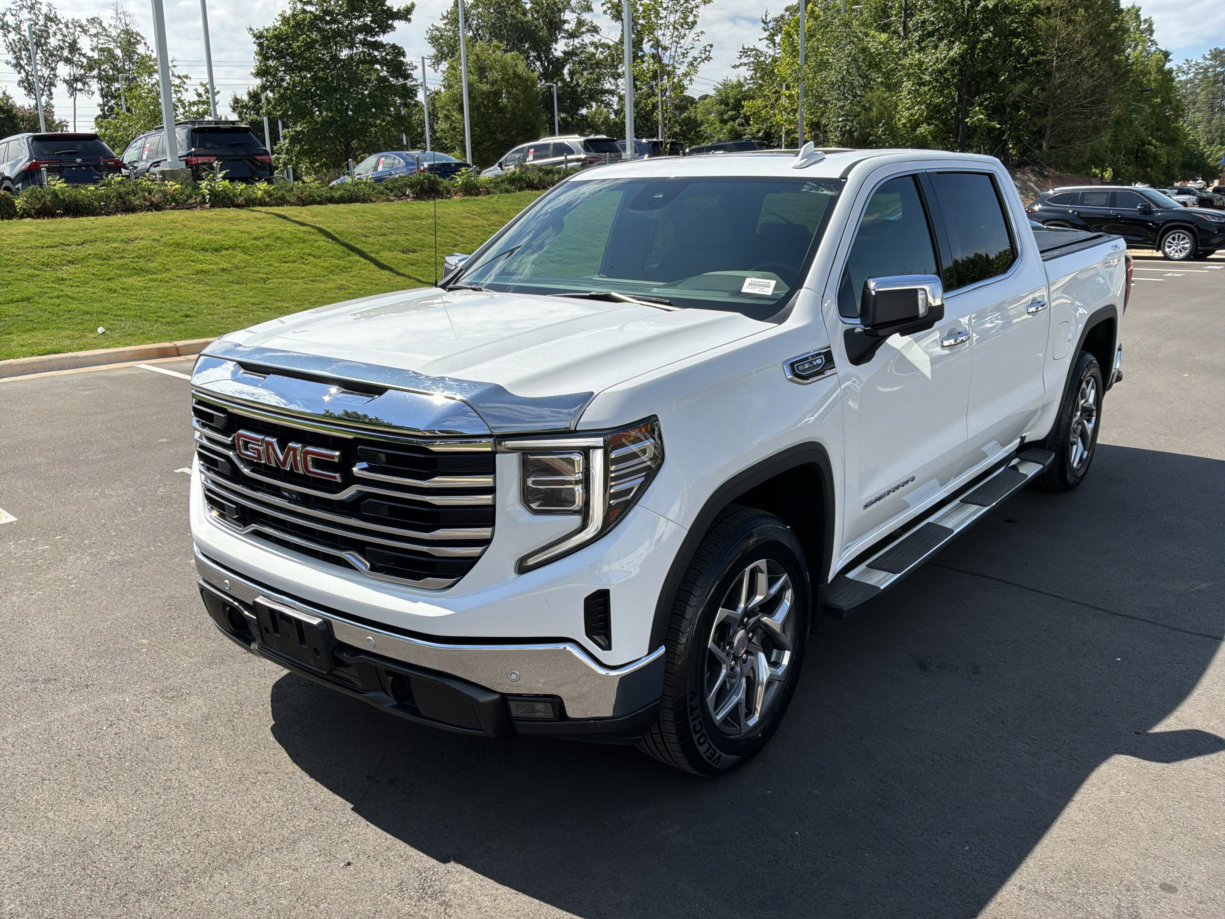 Used 2024 GMC Sierra 1500 SLT w/ SLT Premium Plus Package AWD/4WD image 5