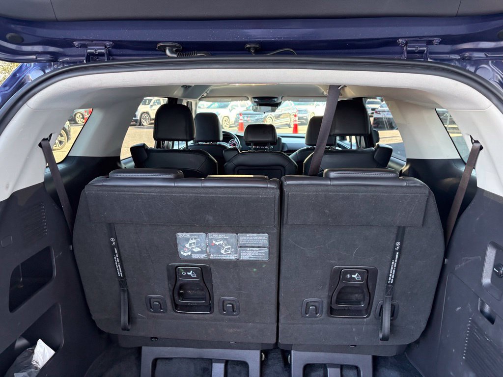 Used 2023 Kia Carnival LX FWD image 5