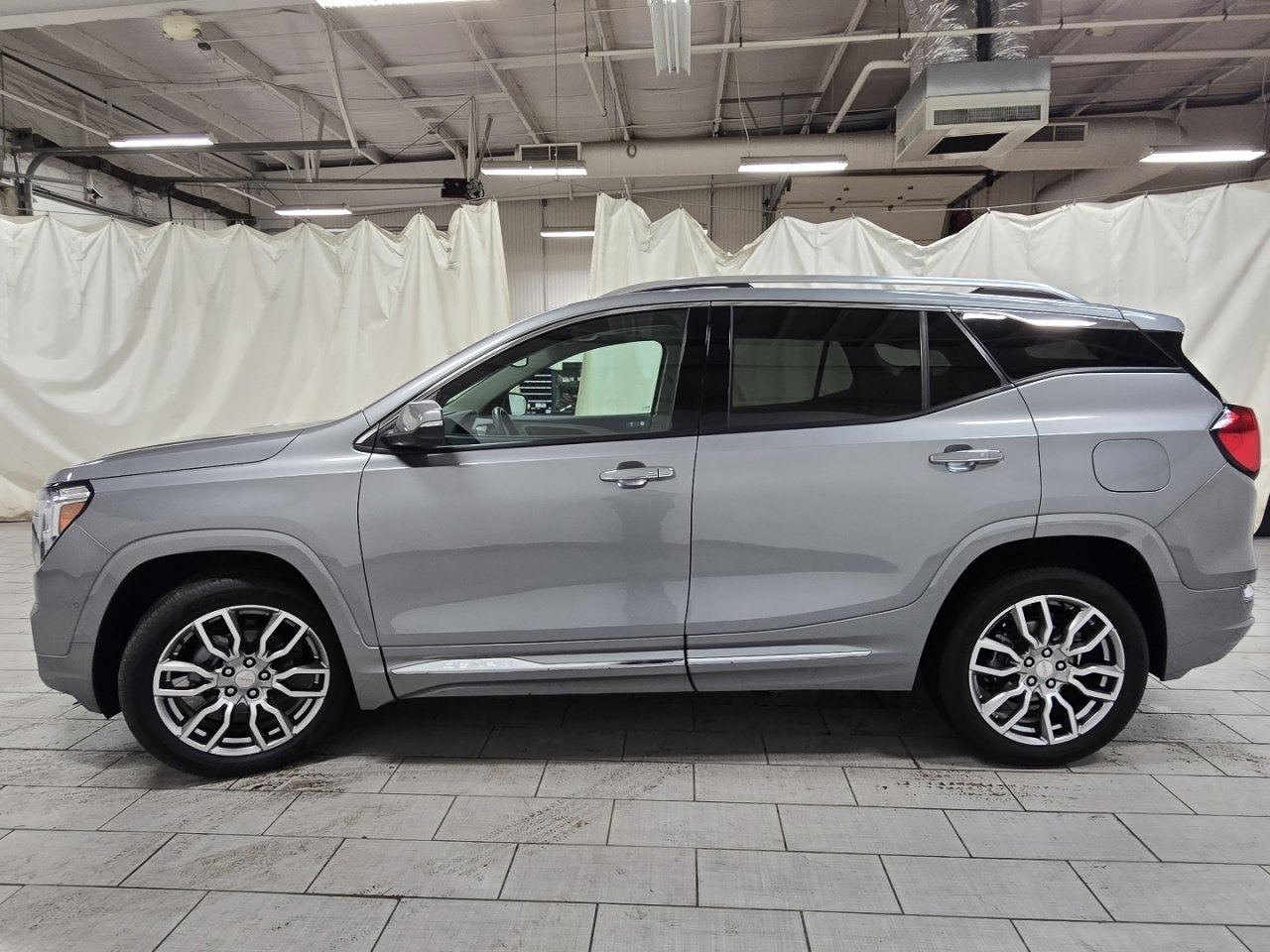 Used 2024 GMC Terrain Denali w/ Denali Premium Package image 15