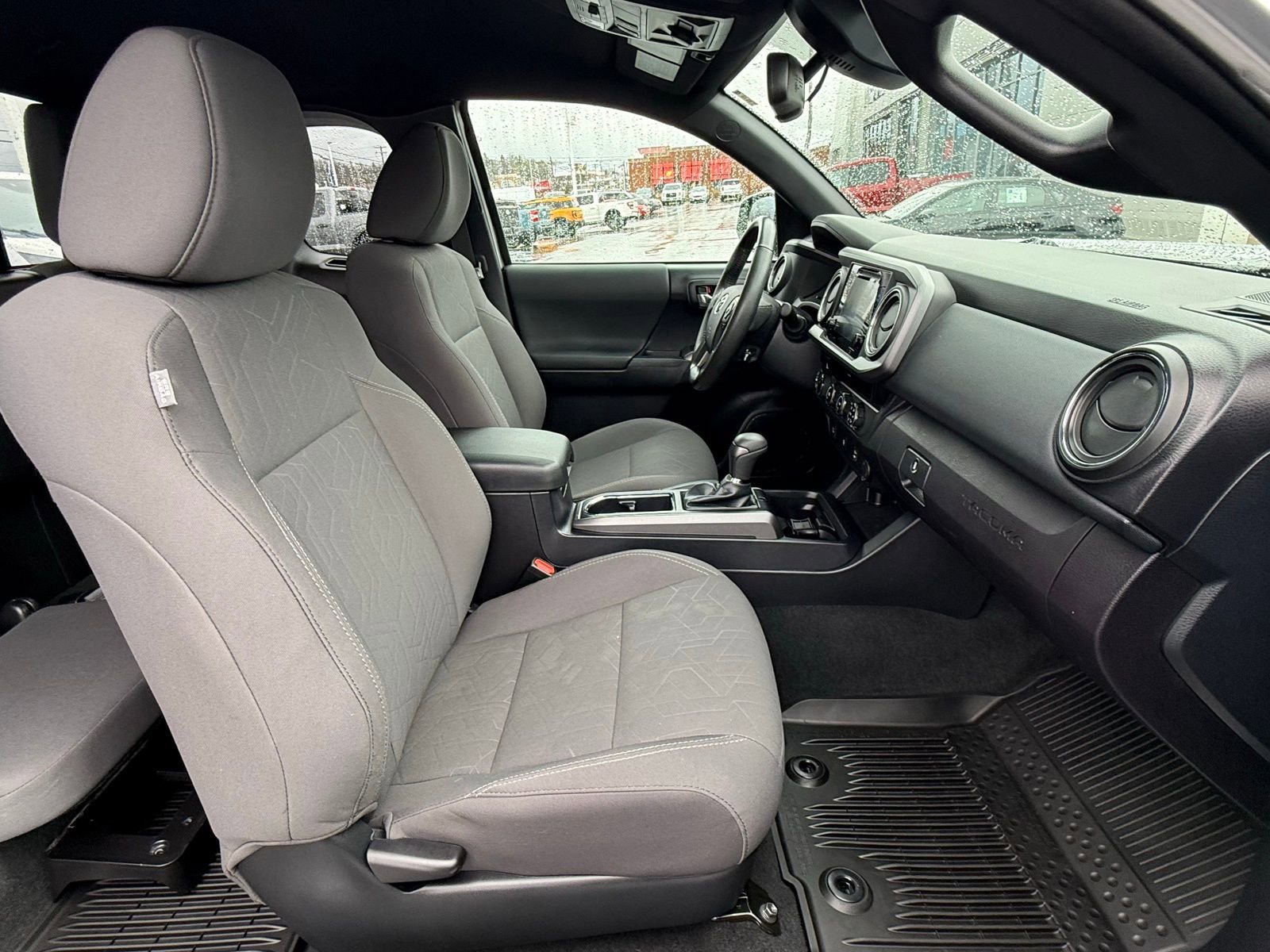 Used 2018 Toyota Tacoma TRD Off-Road image 18