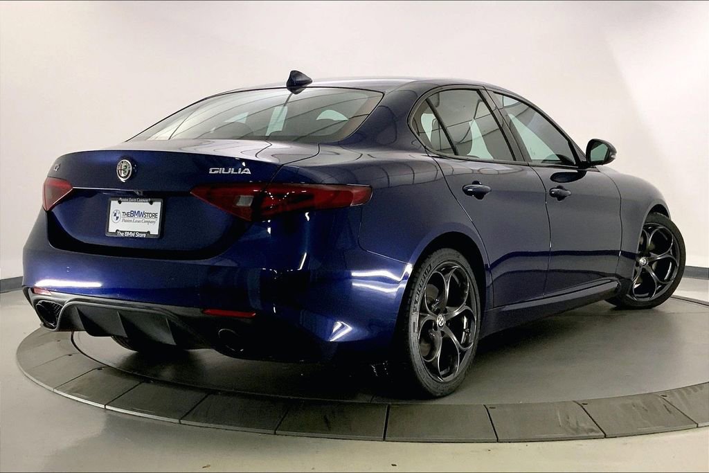 Used 2017 Alfa Romeo Giulia Ti w/ TI 19" Sport Package image 11