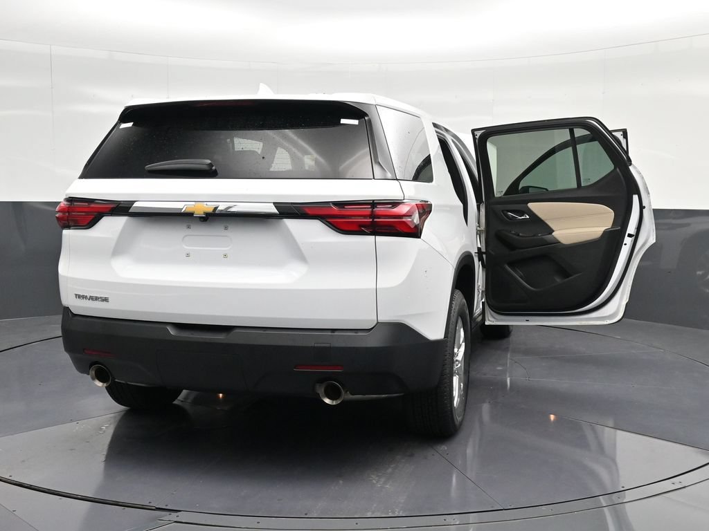Used 2023 Chevrolet Traverse LS FWD image 35