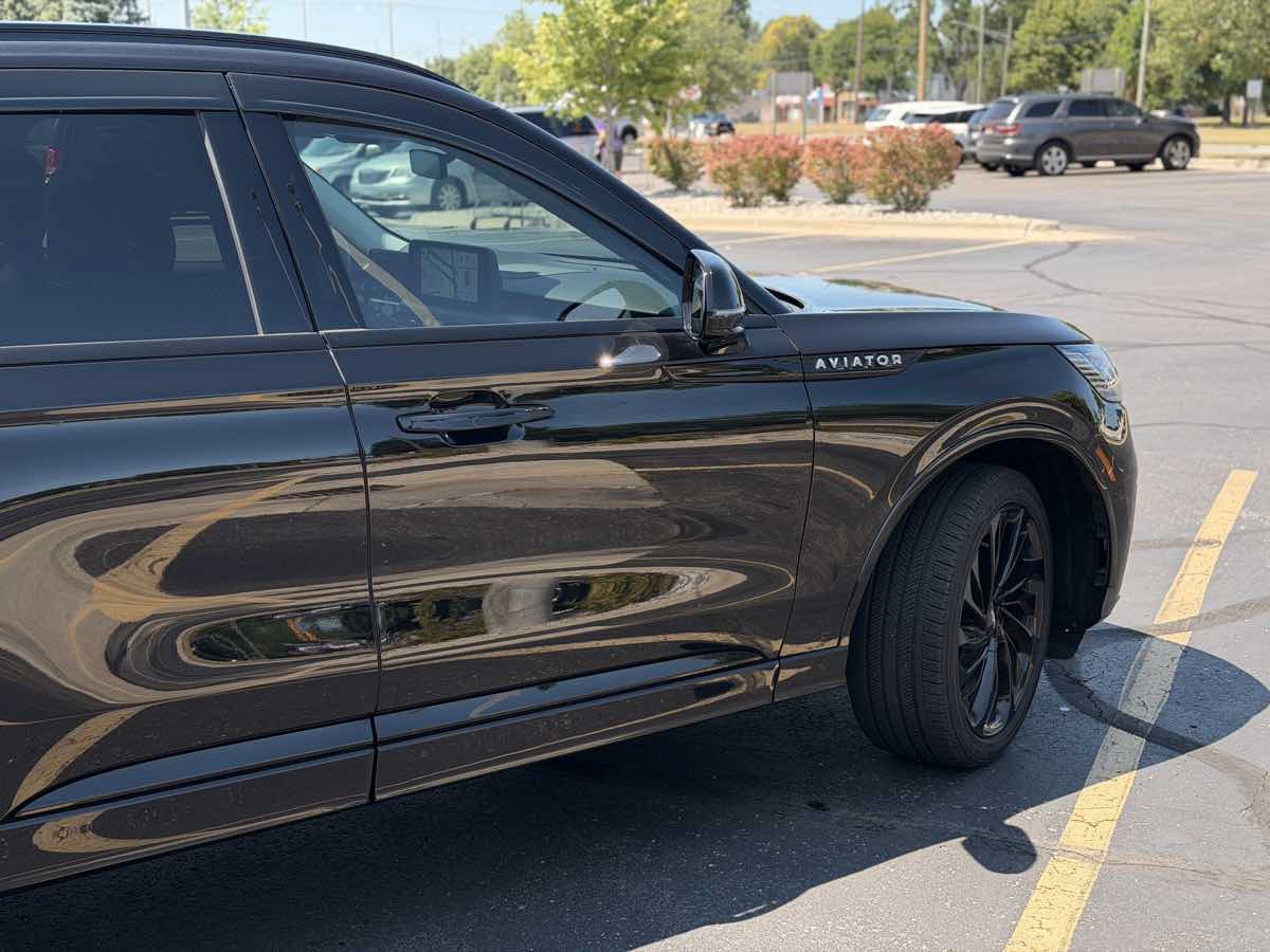 Used 2026 Lincoln Aviator Reserve AWD/4WD image 3