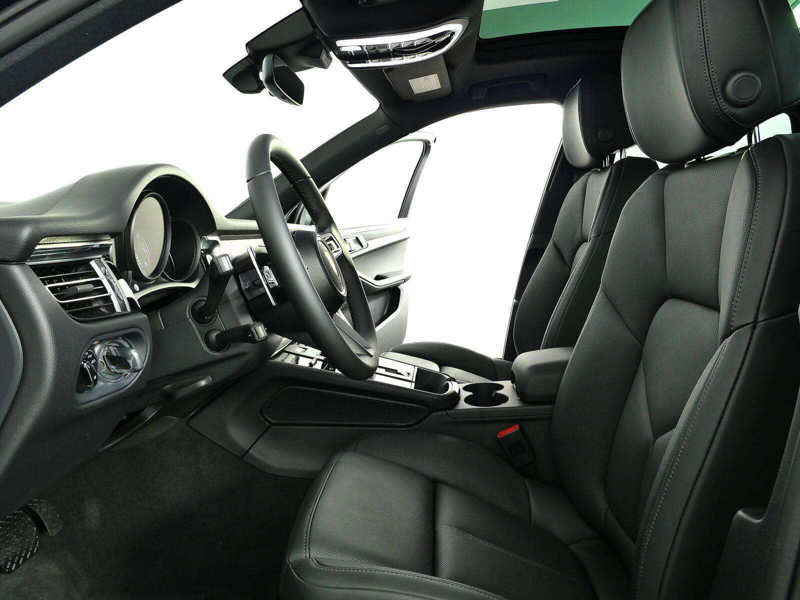 New 2026 Porsche Macan Turbo AWD/4WD image 5